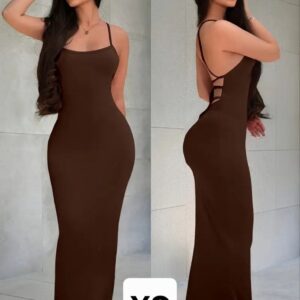 Vestido de mujer largo con espalda descubierta.