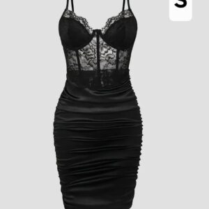 Vestido de mujer con top transparente.
