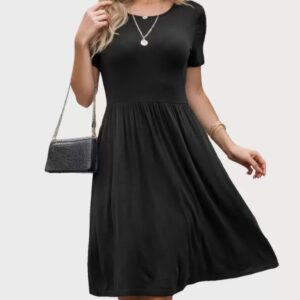 Vestido de mujer largo de mangas cortas.